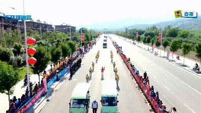 喜迎二青盛會，華鑫集團接跑火炬?zhèn)鬟f！(圖1)