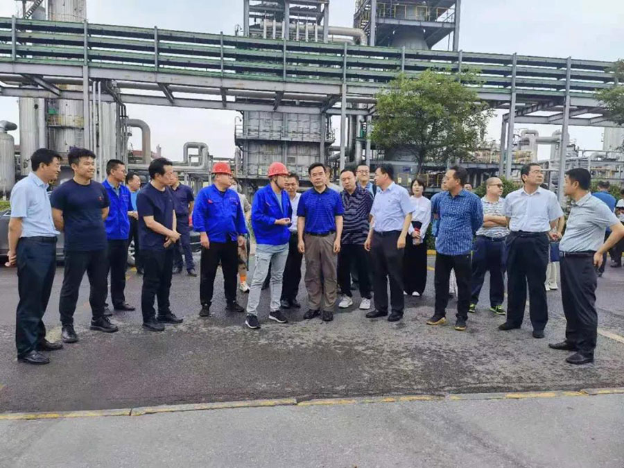 呂梁市委常委、市政府常務副市長任忠與對外經(jīng)濟貿(mào)易等大學專家組一行蒞臨華鑫集團考察指導(圖1)