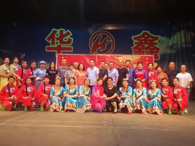 交城縣總工會(huì)抵達(dá)華鑫集團(tuán)開(kāi)展十九大精神文藝演出(圖1)