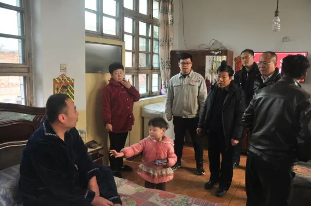 交城縣總工會(huì)抵達(dá)華鑫集團(tuán)開(kāi)展十九大精神文藝演出(圖12)