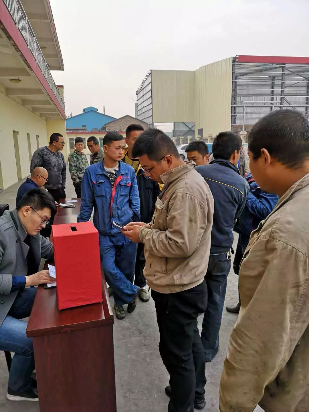 行者無疆，關(guān)懷無微不至；美善鋪就，百載朝錦暮繡(圖16)