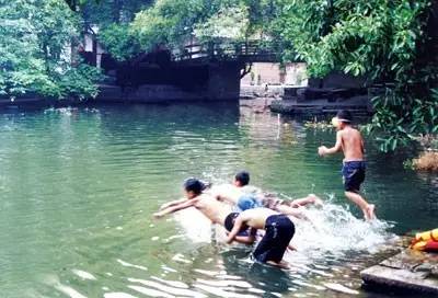 分享愛(ài)心，眾享溫情——華鑫集團(tuán)工會(huì)開(kāi)展“六一獻(xiàn)愛(ài)心”活動(dòng)(圖30)