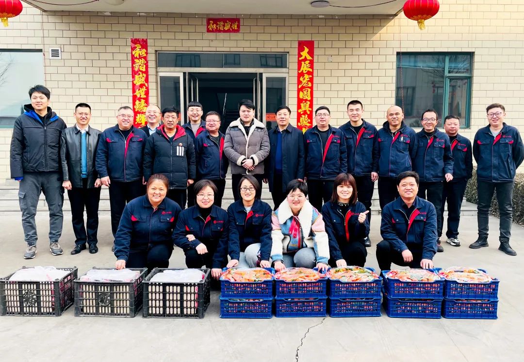 華鑫集團總經(jīng)理曹剛攜集團領導走訪慰問春節(jié)期間堅守崗位職工(圖1)