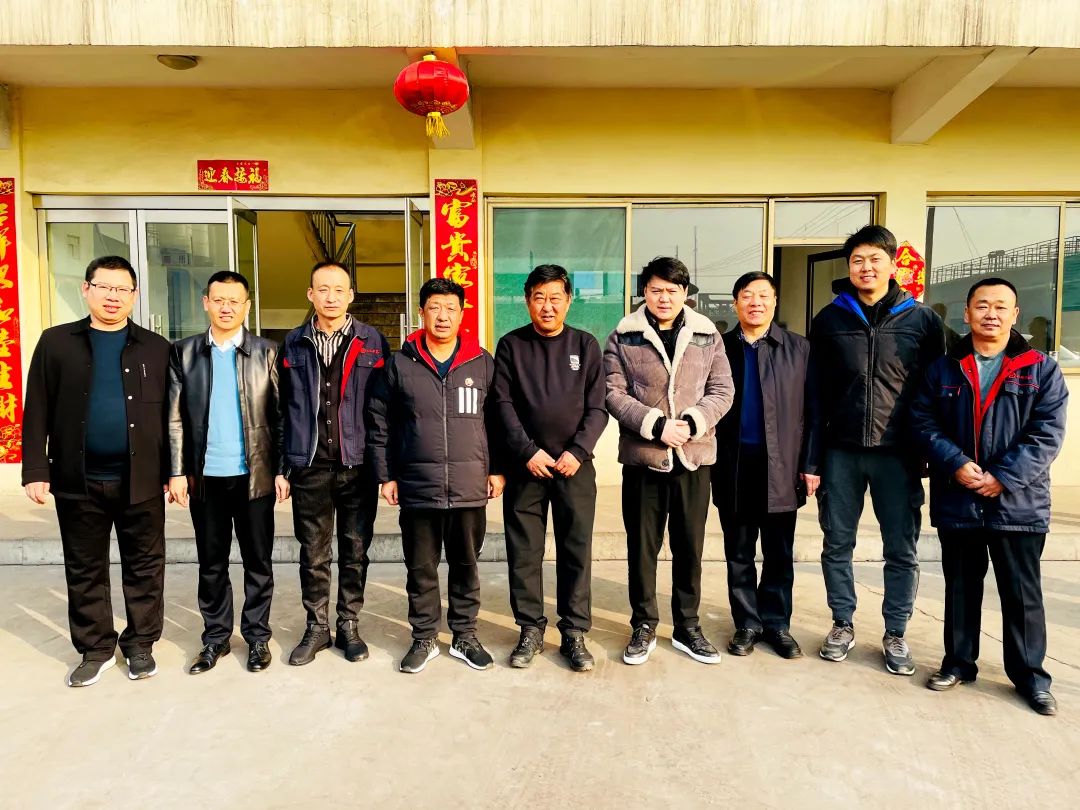 華鑫集團總經(jīng)理曹剛攜集團領導走訪慰問春節(jié)期間堅守崗位職工(圖3)