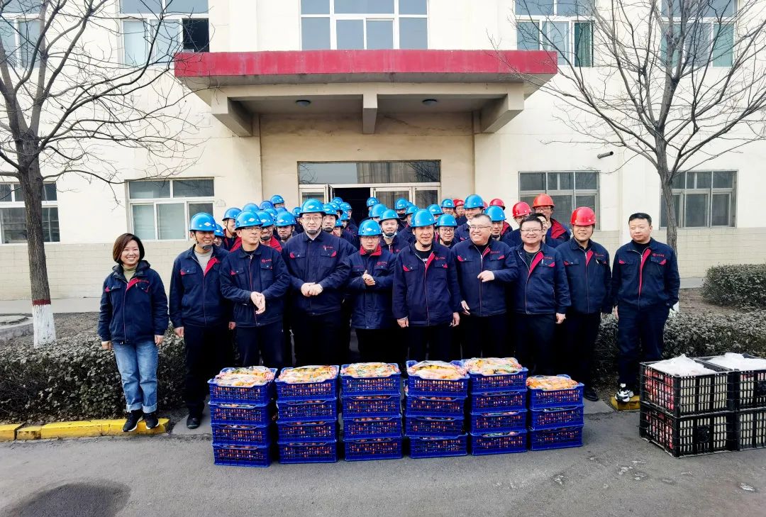華鑫集團總經(jīng)理曹剛攜集團領導走訪慰問春節(jié)期間堅守崗位職工(圖6)